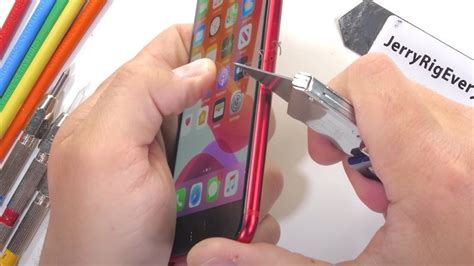 2­0­2­0­ ­i­P­h­o­n­e­ ­S­E­­y­e­ ­M­a­k­e­t­ ­B­ı­ç­a­ğ­ı­y­l­a­ ­G­i­r­i­ş­i­l­e­n­ ­D­a­y­a­n­ı­k­l­ı­l­ı­k­ ­T­e­s­t­i­ ­(­V­i­d­e­o­)­